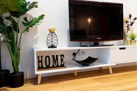 Two Bedroom Darling Harbour Apt Chinatown CBD UTS - Winery Find 11
