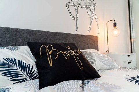 Two Bedroom Darling Harbour Apt Chinatown CBD UTS - Winery Find 42