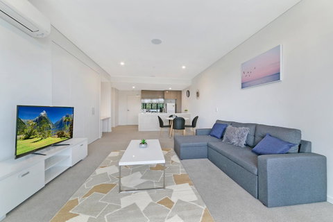 Stylish And Neat Two Bed Apartment In Wentworth Point - Winery Find 1