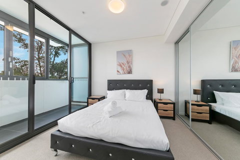 Stylish And Neat Two Bed Apartment In Wentworth Point - Winery Find 7