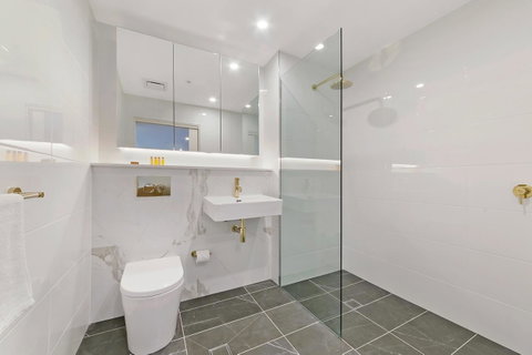 Stylish And Neat Two Bed Apartment In Wentworth Point - Winery Find 9
