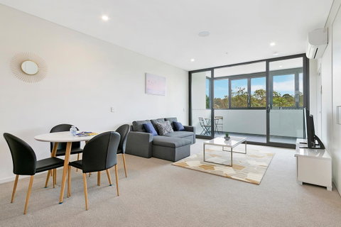 Stylish And Neat Two Bed Apartment In Wentworth Point - Winery Find 4