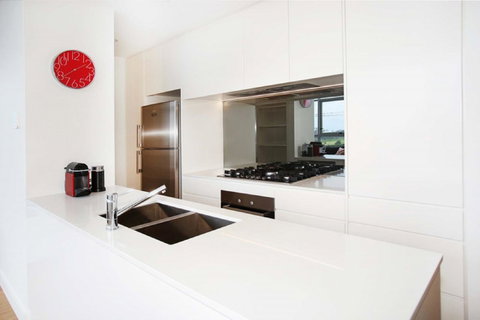 Gadigal Groove - Modern And Bright 3BR Executive Apartment In Zetland With Views - Winery Find 3