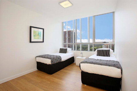 Gadigal Groove - Modern And Bright 3BR Executive Apartment In Zetland With Views - Winery Find 6