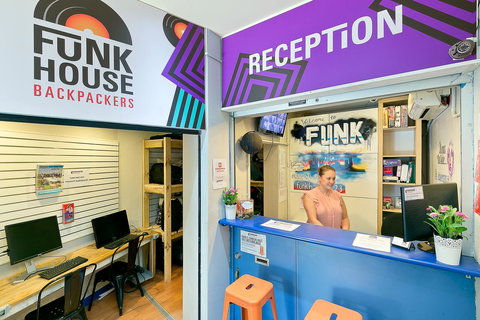 Mad Monkey Downtown - Winery Find 3