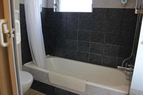 Hume Inn Motel Albury CBD - Winery Find 18