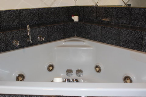 Hume Inn Motel Albury CBD - Winery Find 19