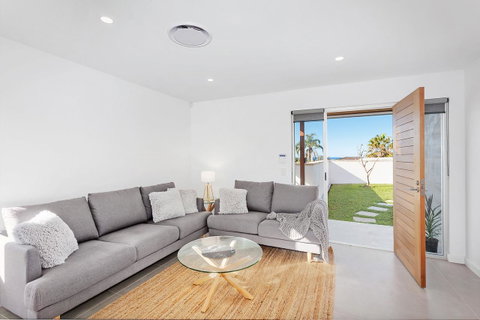 Modern Guest House - Winery Find 1
