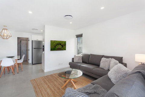Modern Guest House - Winery Find 3