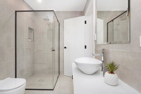 Modern Guest House - Winery Find 8
