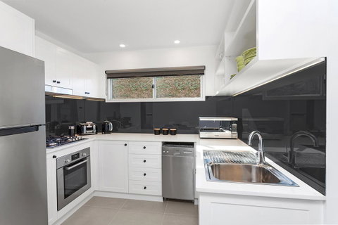Modern Guest House - Winery Find 10