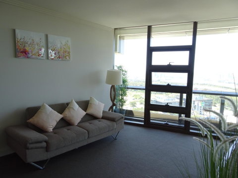 Sydney Olympic Park Apartment - Winery Find 4