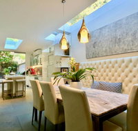 3 Storey Home Close Walk to Fox Studios SCG  City - Winery Find