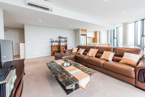 180Â° Water View Three Bedroom (wooden Furniture) - Winery Find 15