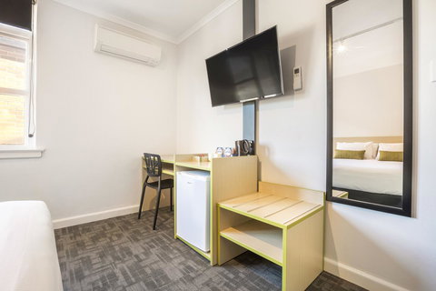 Nightcap At Hume Hotel - Winery Find 10