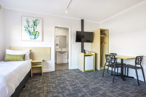 Nightcap At Hume Hotel - Winery Find 16