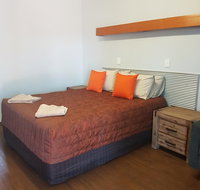 Safari Lodge Motel - Winery Find