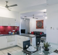 CitySide Apartment - 2 Bedroom with Private Courtyard - Winery Find