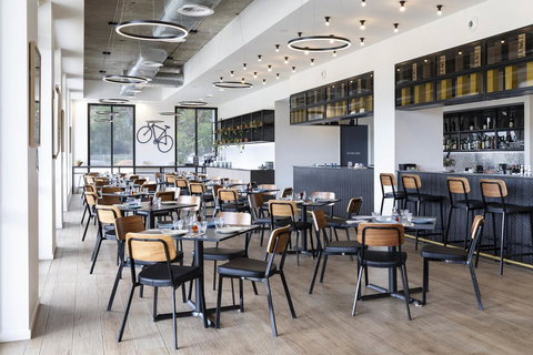 Mantra MacArthur Hotel - Winery Find 4