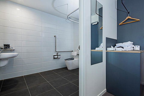 Mantra MacArthur Hotel - Winery Find 26