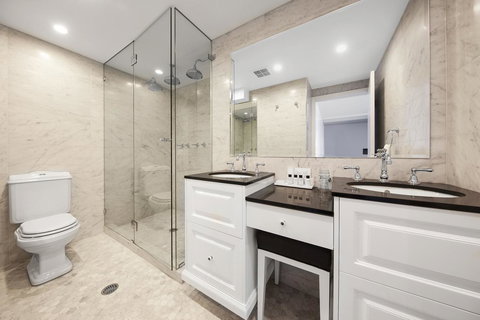 Canberra Rex Hotel - Winery Find 29