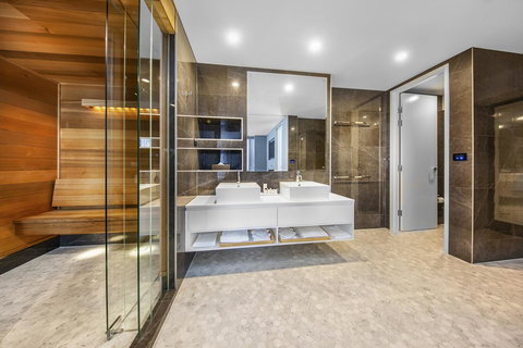 Canberra Rex Hotel - Winery Find 14