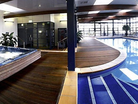 Novotel Canberra - Winery Find 13