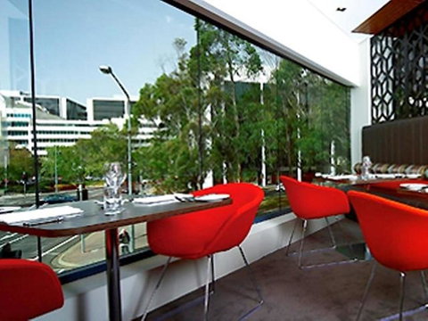 Novotel Canberra - Winery Find 14