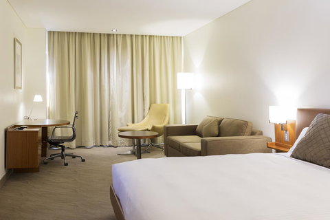 Novotel Canberra - Winery Find 33