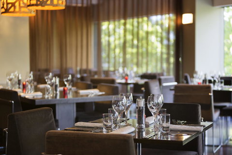 Novotel Canberra - Winery Find 12