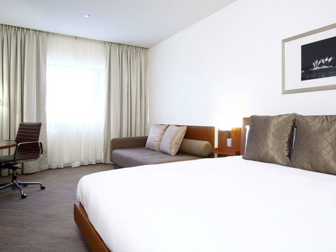 Novotel Canberra - Winery Find 0