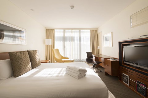 Novotel Canberra - Winery Find 10