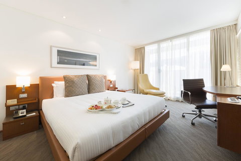Novotel Canberra - Winery Find 7