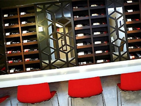 Novotel Canberra - Winery Find 26