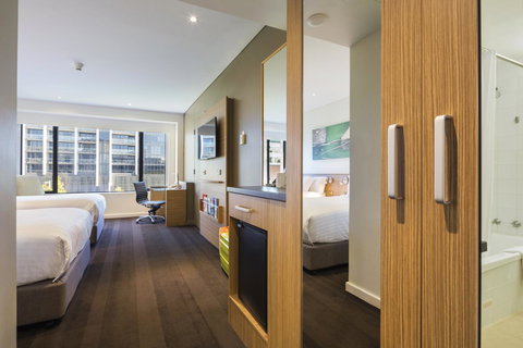 Crowne Plaza Canberra, An IHG Hotel - Winery Find 23