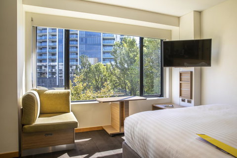 Crowne Plaza Canberra, An IHG Hotel - Winery Find 14