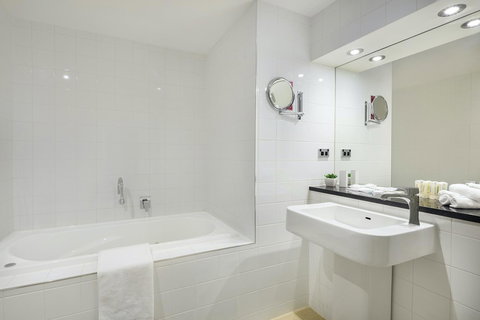 Crowne Plaza Canberra, An IHG Hotel - Winery Find 28