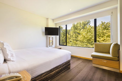 Crowne Plaza Canberra, An IHG Hotel - Winery Find 30