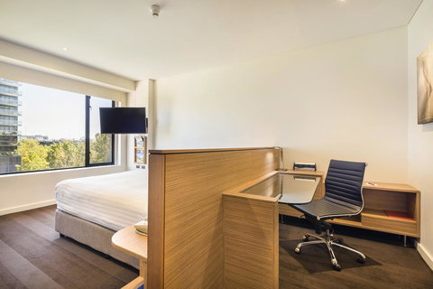 Crowne Plaza Canberra, An IHG Hotel - Winery Find 34