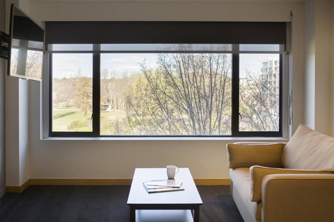 Crowne Plaza Canberra, An IHG Hotel - Winery Find 29