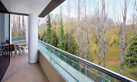 Crowne Plaza Canberra, An IHG Hotel - Winery Find 12