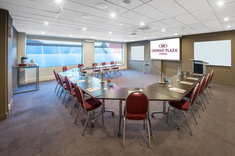 Crowne Plaza Canberra, An IHG Hotel - Winery Find 8
