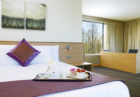 Crowne Plaza Canberra, An IHG Hotel - Winery Find 44