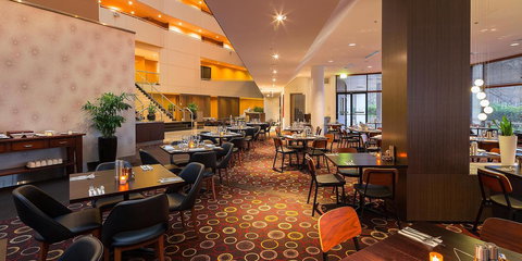 Crowne Plaza Canberra, An IHG Hotel - Winery Find 4