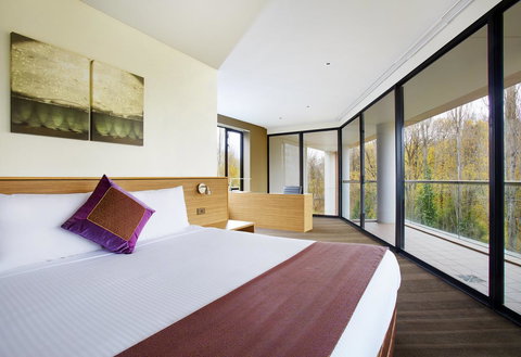 Crowne Plaza Canberra, An IHG Hotel - Winery Find 43