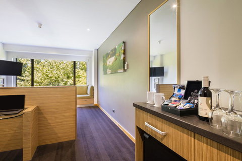 Crowne Plaza Canberra, An IHG Hotel - Winery Find 42