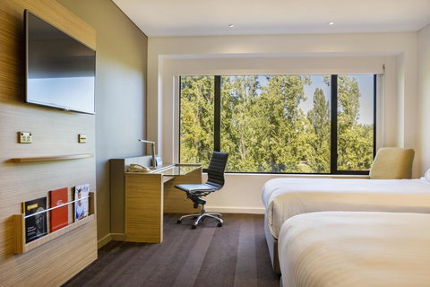 Crowne Plaza Canberra, An IHG Hotel - Winery Find 22