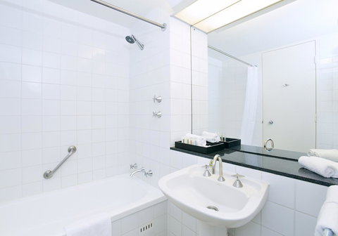 Crowne Plaza Canberra, An IHG Hotel - Winery Find 25