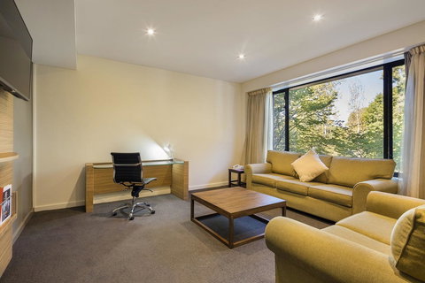 Crowne Plaza Canberra, An IHG Hotel - Winery Find 37