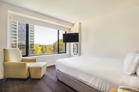 Crowne Plaza Canberra, An IHG Hotel - Winery Find 21